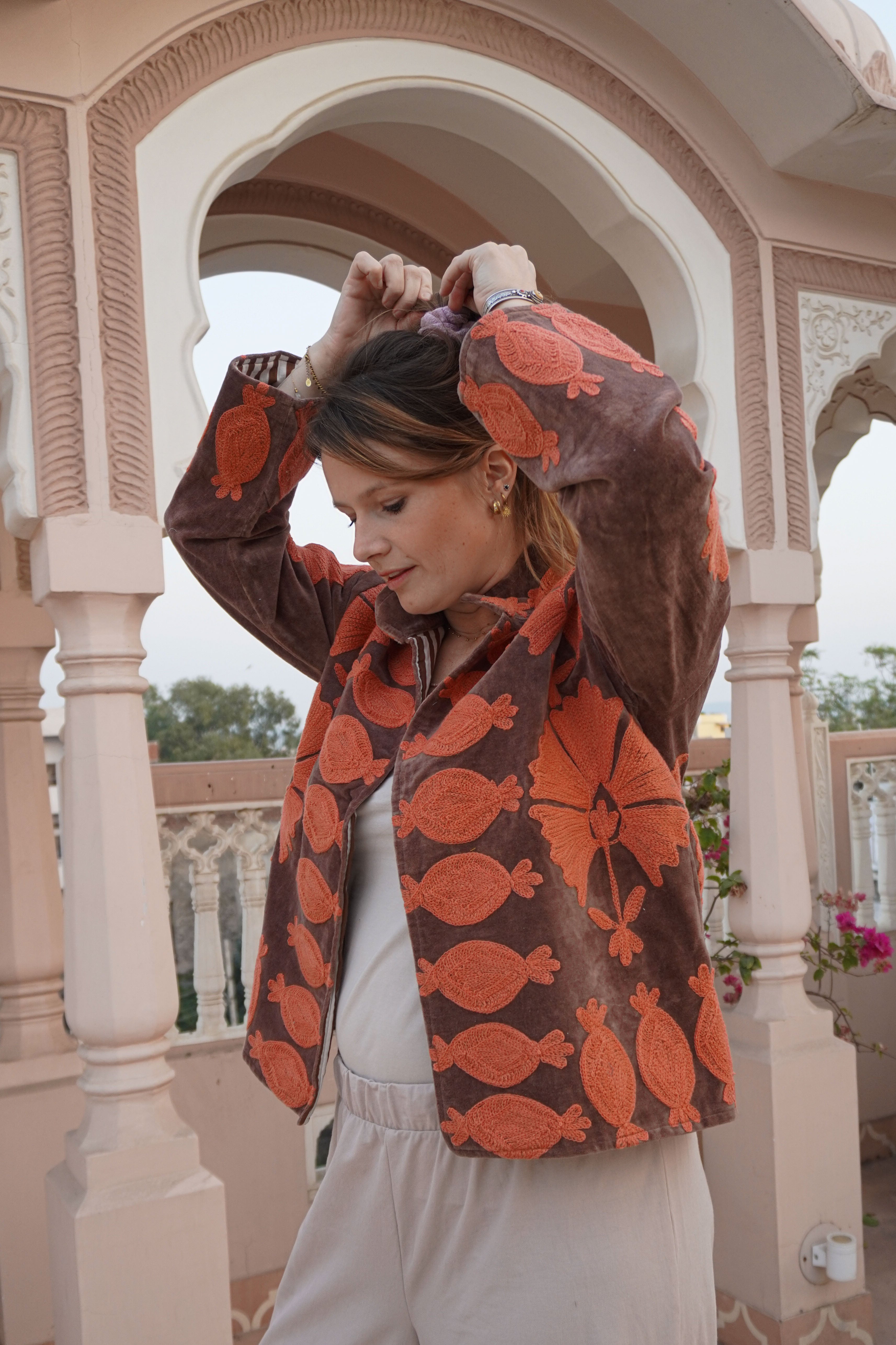 Suzani velvet short coat - Taupe Coraal (verkleurd door de zon)