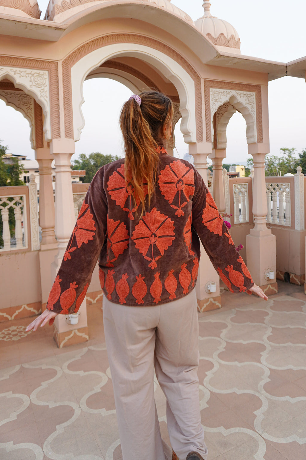 Suzani velvet short coat - Taupe Coraal (verkleurd door de zon)