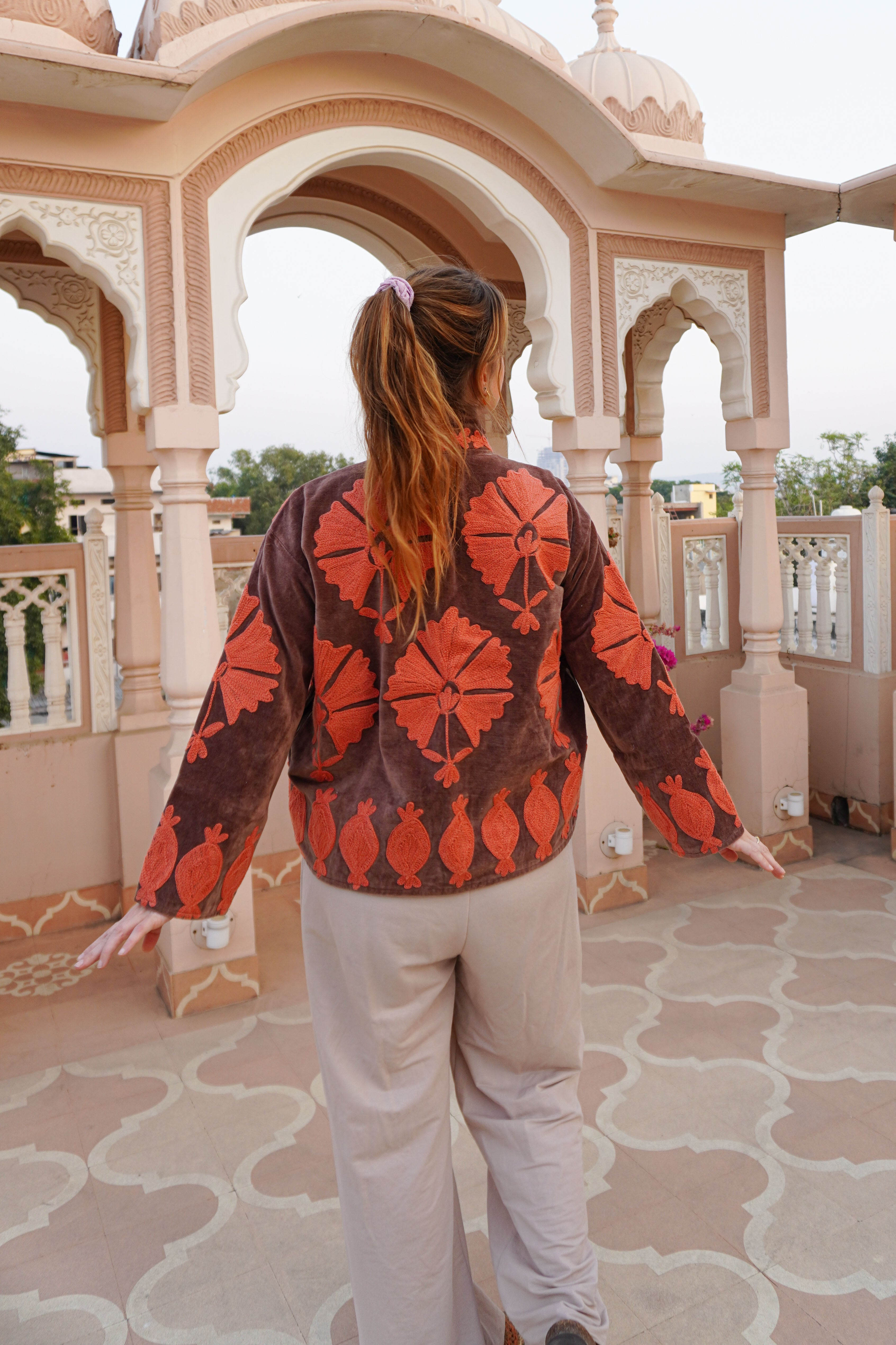 Suzani velvet short coat - Taupe Coraal (verkleurd door de zon)