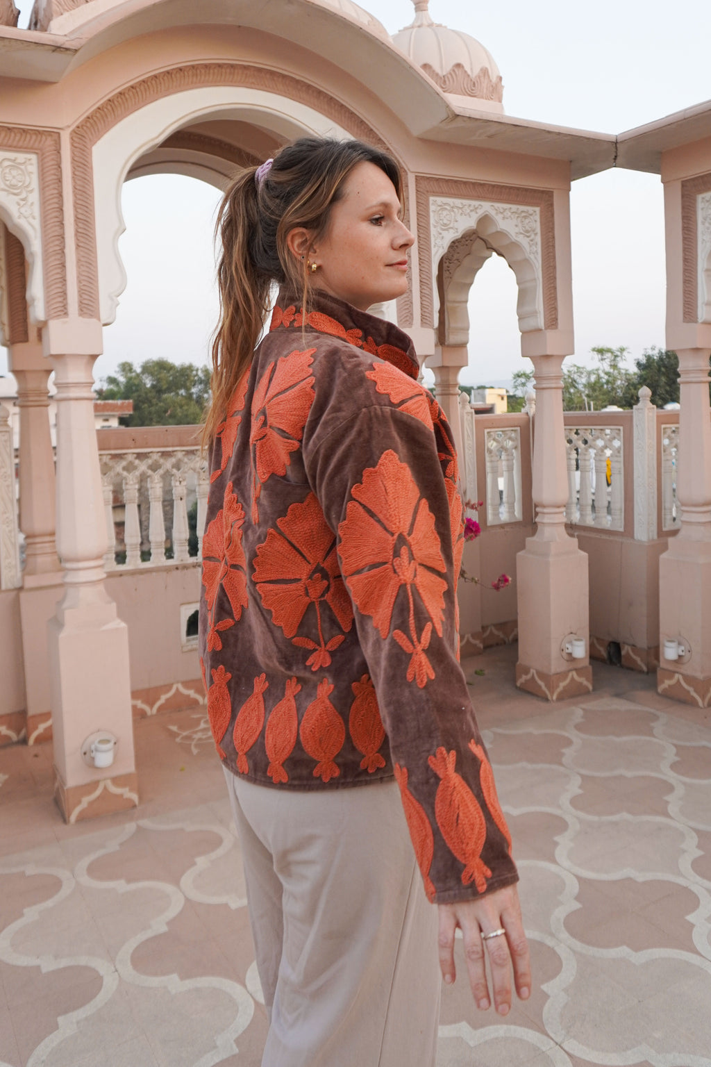 Suzani velvet short coat - Taupe Coraal (verkleurd door de zon)