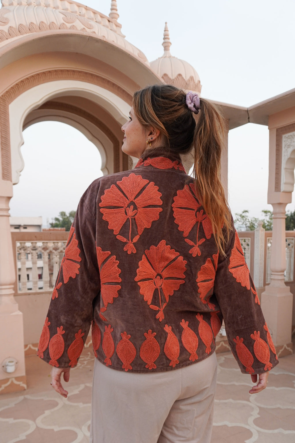 Suzani velvet short coat - Taupe Coraal (verkleurd door de zon)