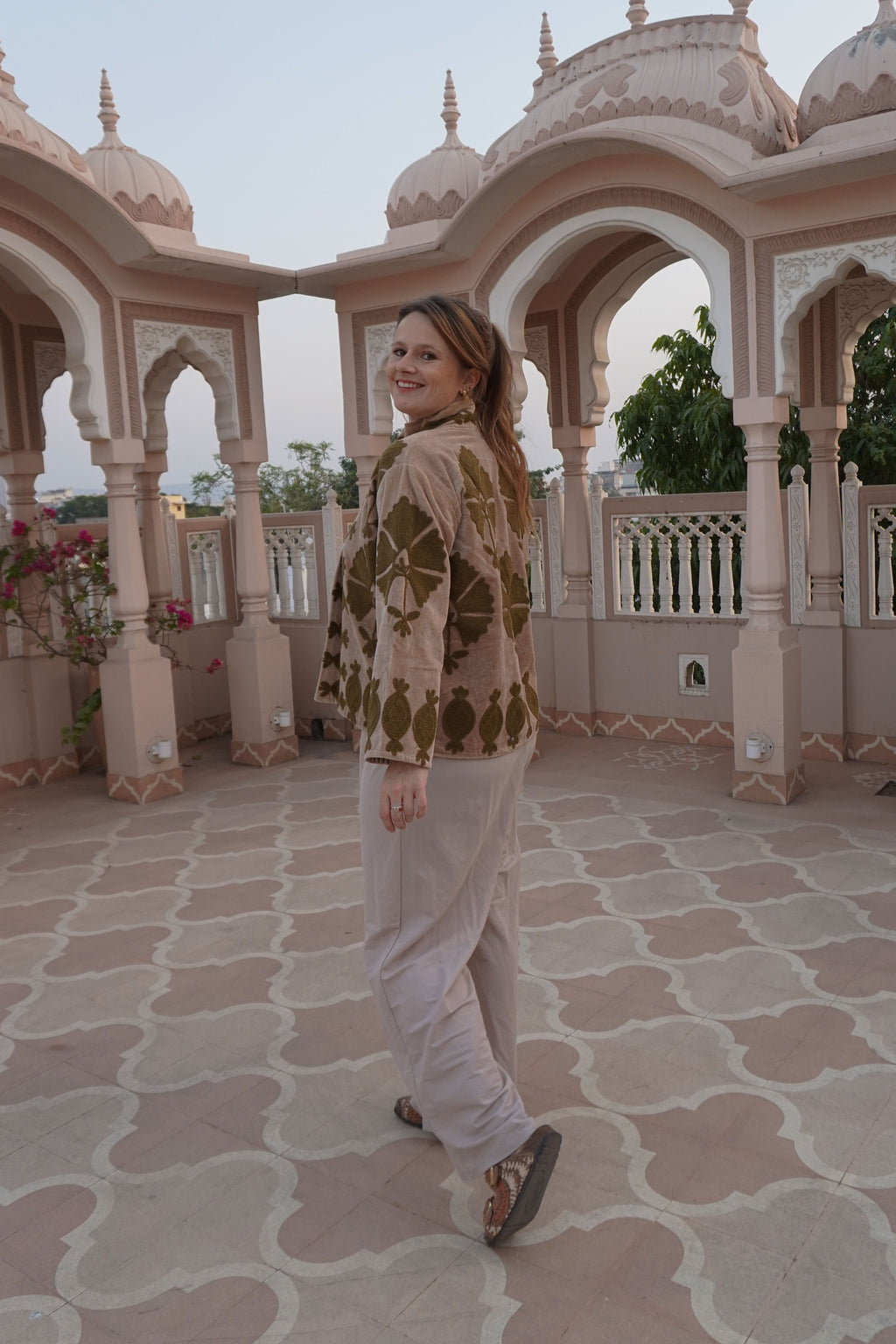 Suzani velvet short coat - Sand/Olive