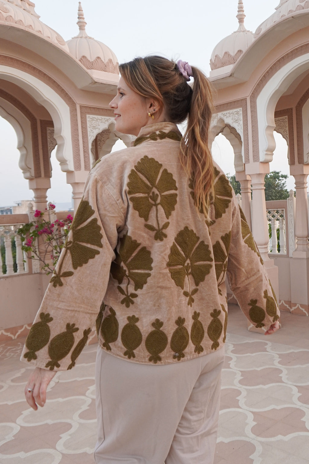 Suzani velvet short coat - Sand/Olive