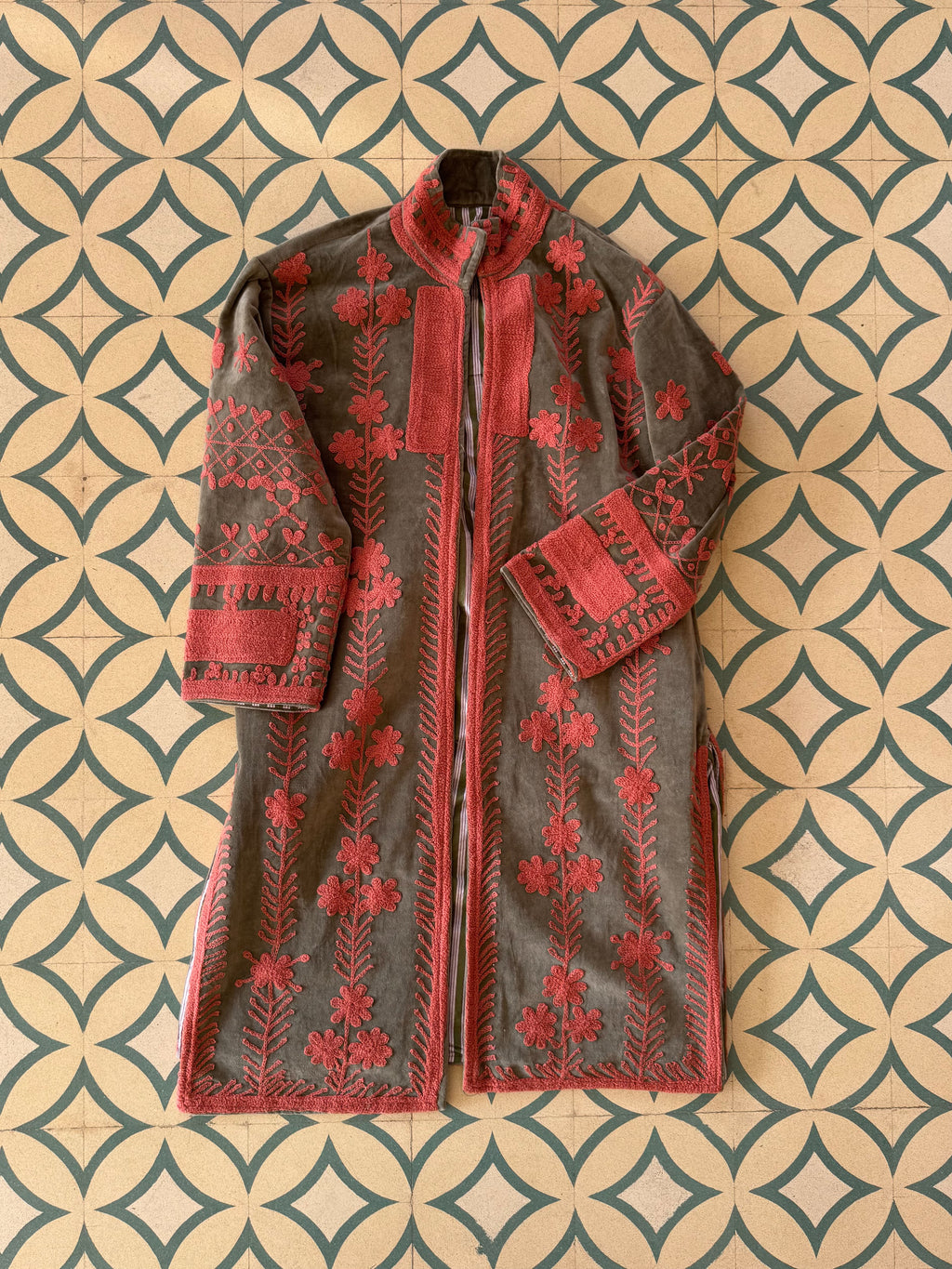 Suzani velvet long coat - Olive/pink