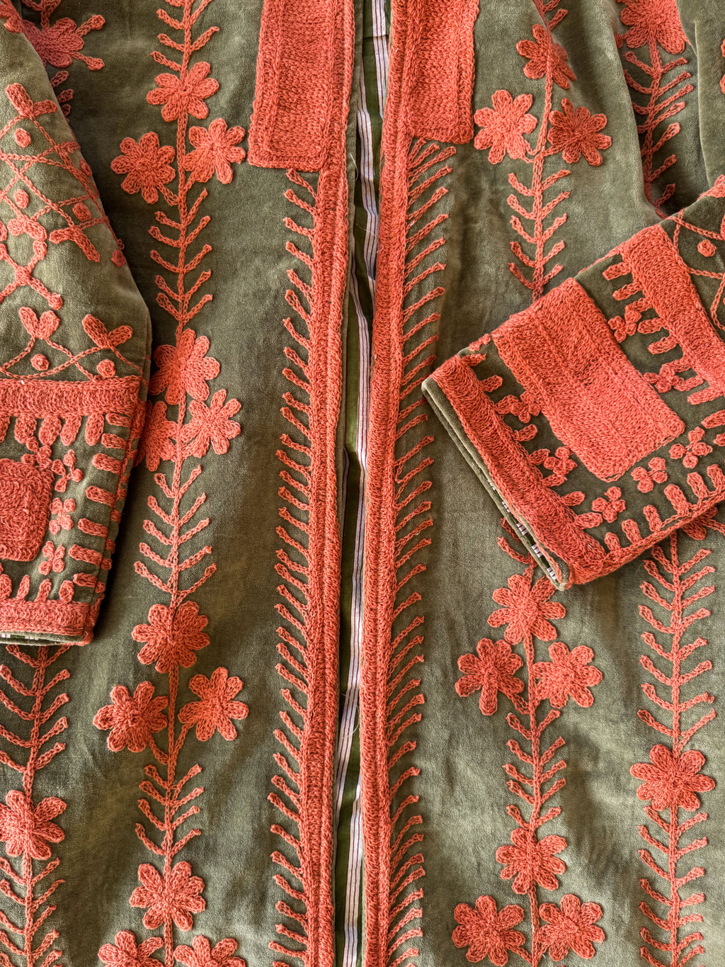 Suzani velvet long coat - Olive/pink