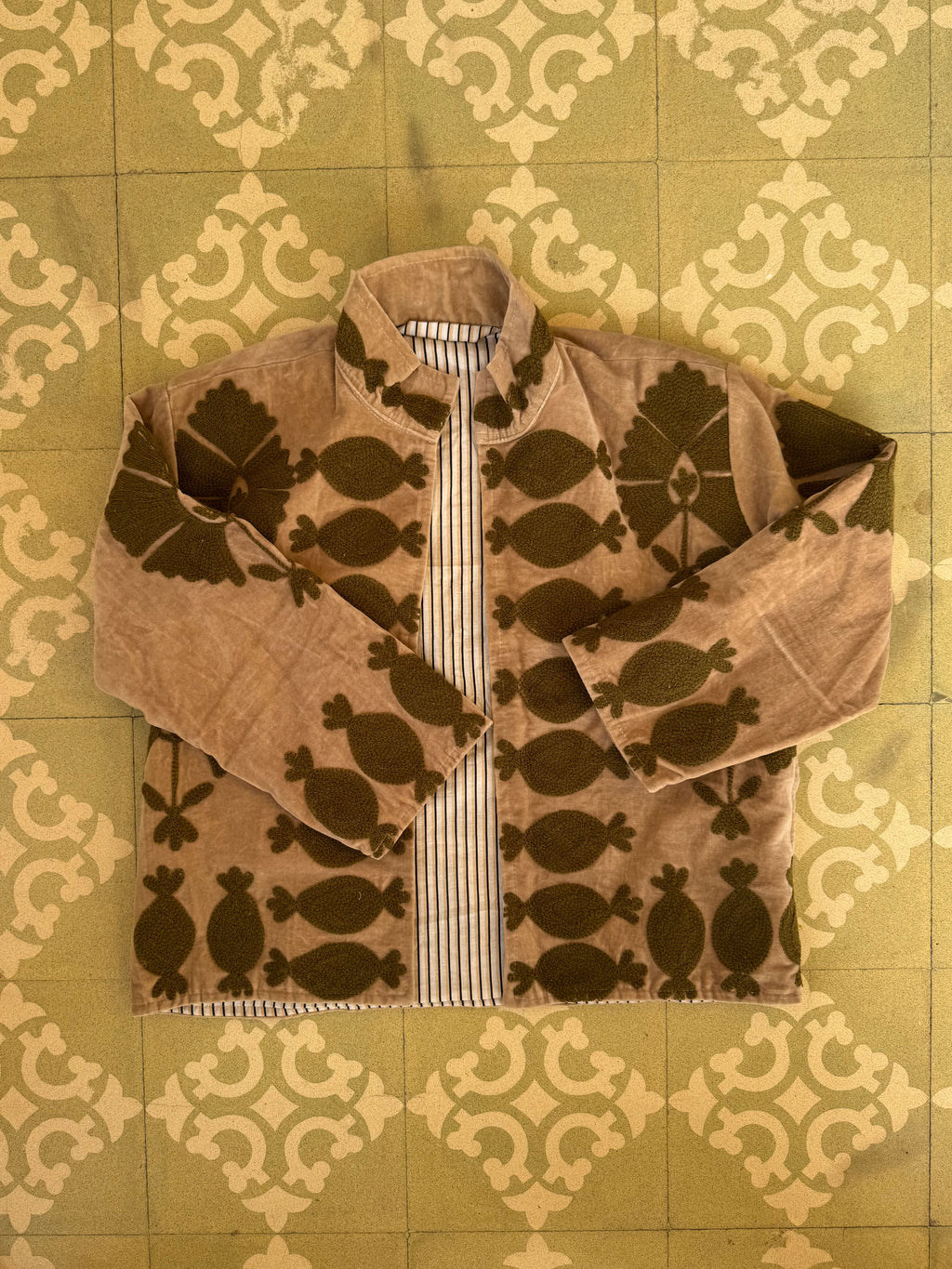 Suzani velvet short coat - Sand/Olive